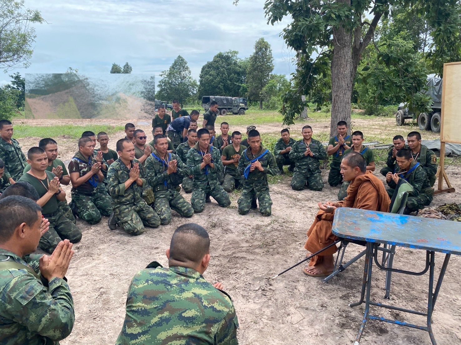 เหรียญจิ๊กโก๋ แจกทหารชายแดน โดยพระอาจารย์แดง วรสฺกโก วัดป่าโนนเค็ง จังหวัดศรีสะเกษ