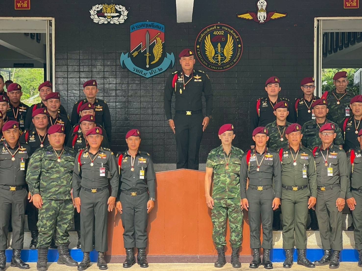 เหรียญจิ๊กโก๋ แจกทหารชายแดน โดยพระอาจารย์แดง วรสฺกโก วัดป่าโนนเค็ง จังหวัดศรีสะเกษ