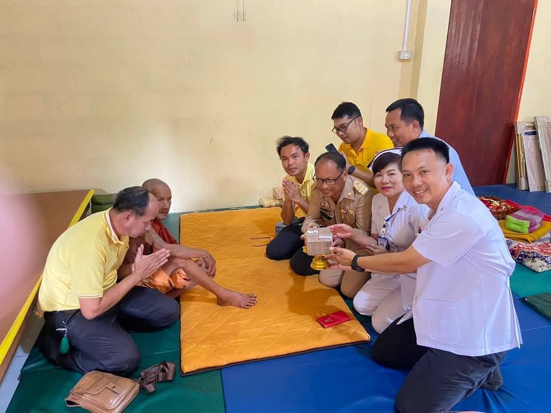 เหรียญที่ระลึก “หลวงปู่ขำ เกสาโร รุ่นทูลเกล้า”