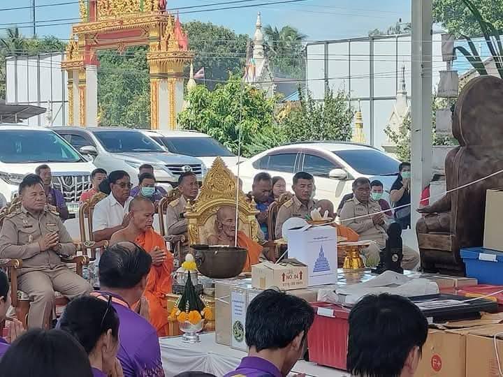 เหรียญที่ระลึก “หลวงปู่ขำ เกสาโร รุ่นทูลเกล้า”