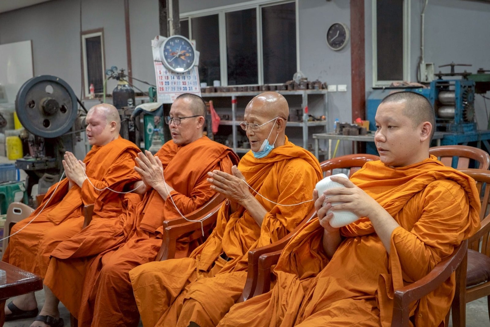 เหรียญรวมใจศิษย์กตัญญุตาบูชาครู วัดประดู่ทรงธรรม ตักศิลาแห่งภาคกลาง ตักศิลาแห่งสยามประเทศ